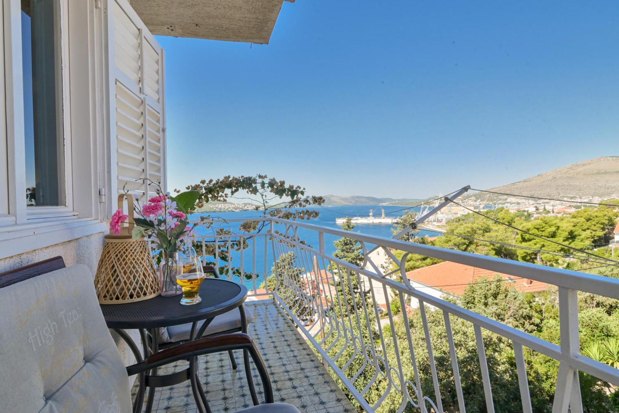 Apartment Spira Puovica โตรกีร์ ภายนอก รูปภาพ