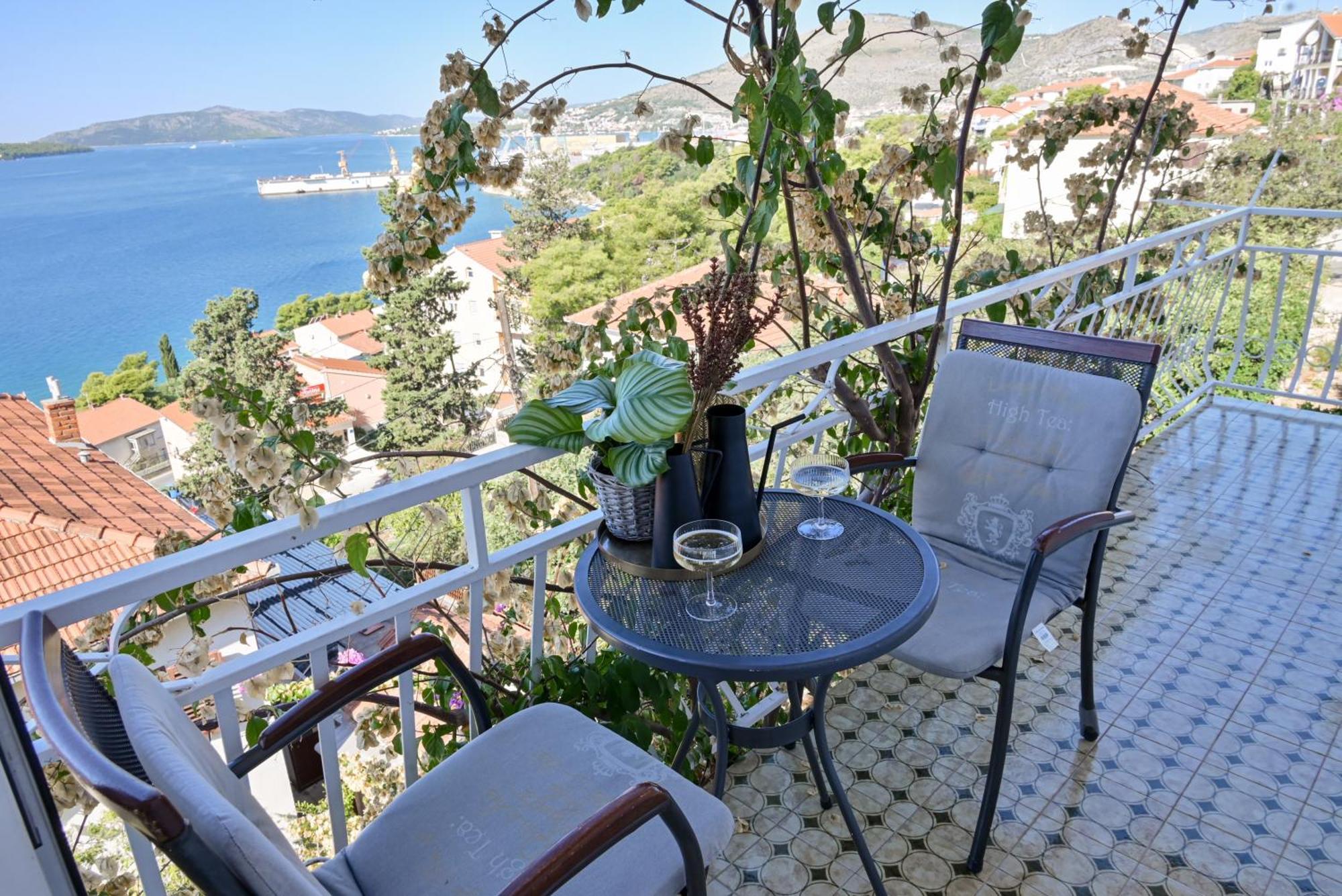 Apartment Spira Puovica โตรกีร์ ภายนอก รูปภาพ