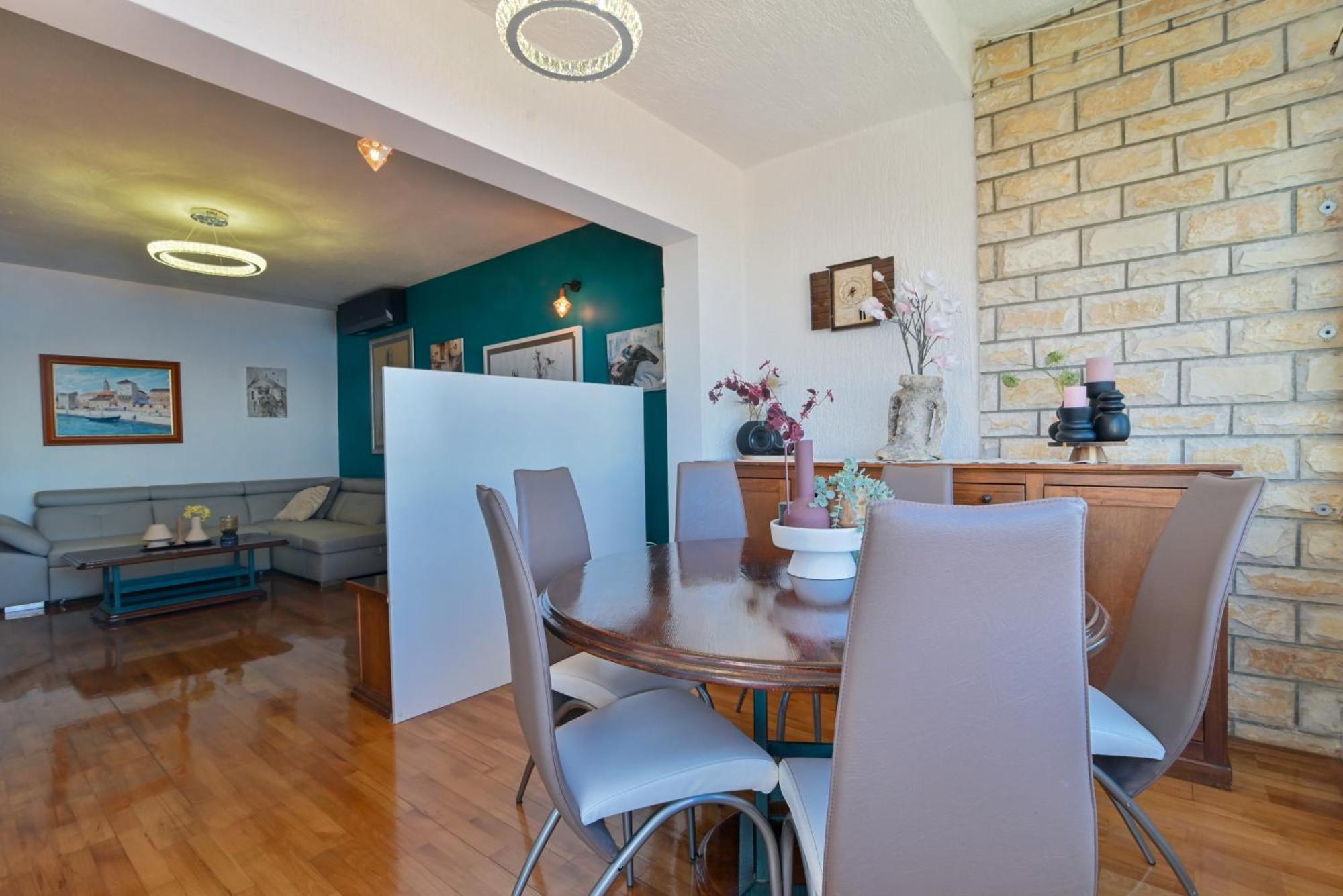 Apartment Spira Puovica โตรกีร์ ภายนอก รูปภาพ