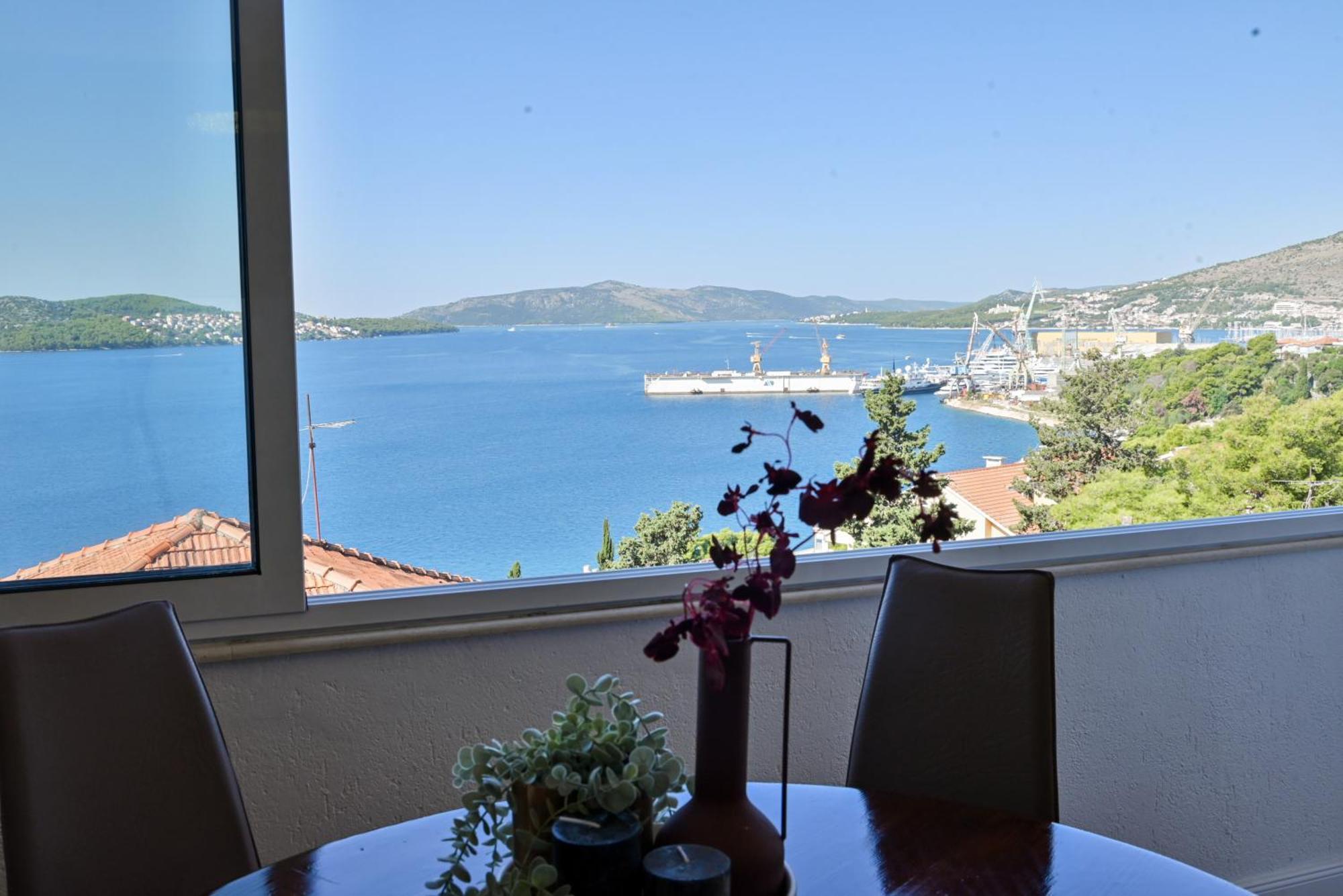 Apartment Spira Puovica โตรกีร์ ภายนอก รูปภาพ